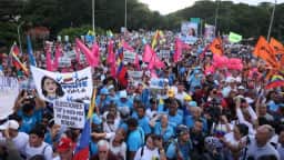 Mesmo após captura de Maduro, venezuelanos protestam por eleições livres em Caracas e mais cidades