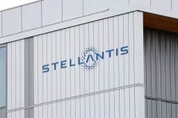 Stellantis vê lucro operacional saltar e ações disparam mais de 6% com plano de Filosa
