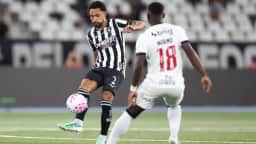 Vasco vence Botafogo por 2 a 1 e sobe duas posições no Brasileirão